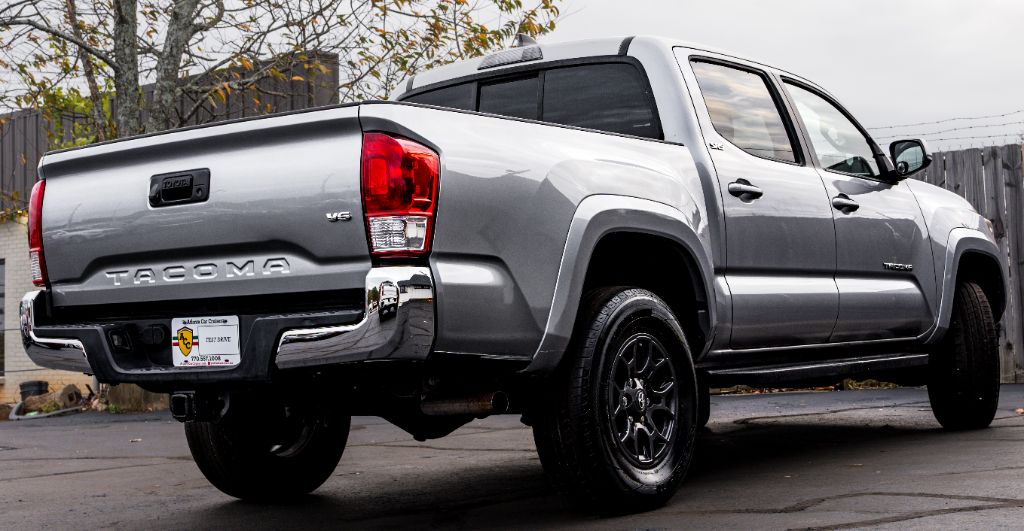 2017 Toyota Tacoma SR5 photo