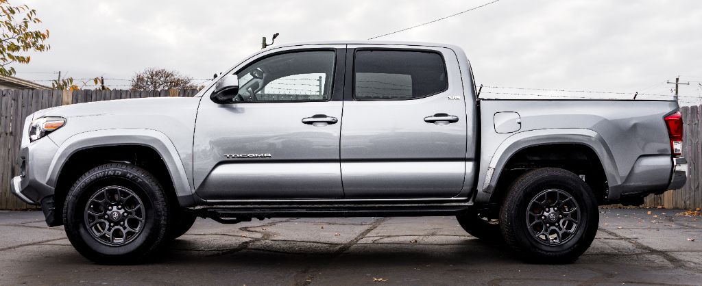 2017 Toyota Tacoma SR5 photo
