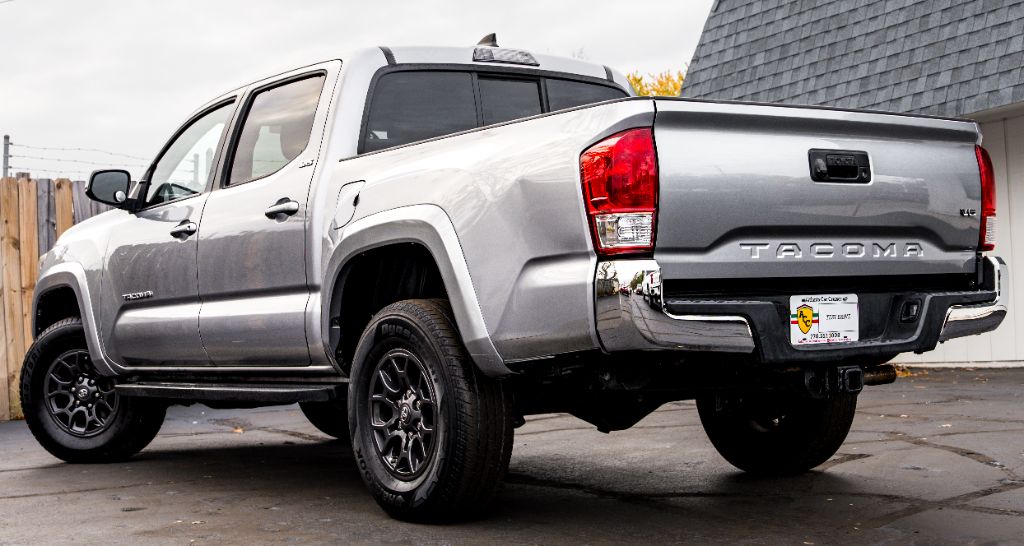 2017 Toyota Tacoma SR5 photo