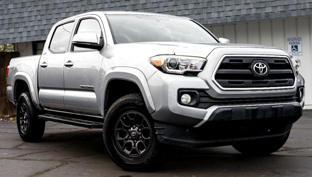 2017 Toyota Tacoma SR5 photo