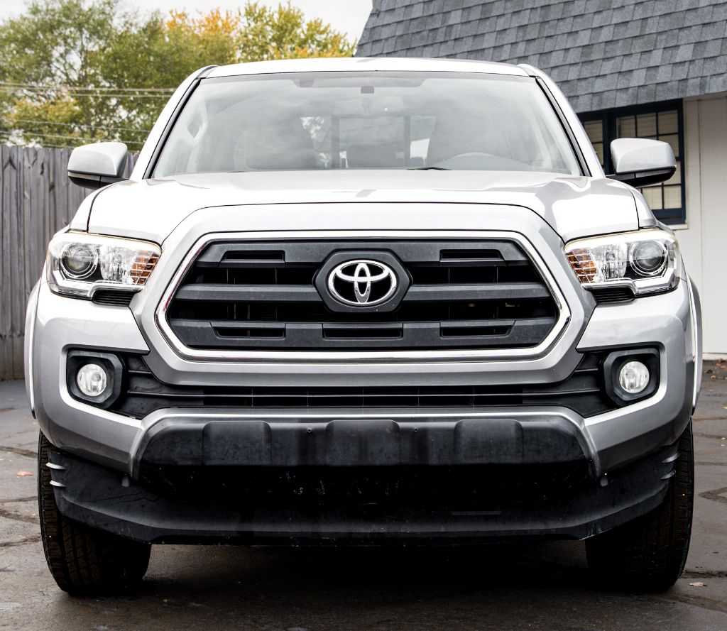 2017 Toyota Tacoma SR5 photo