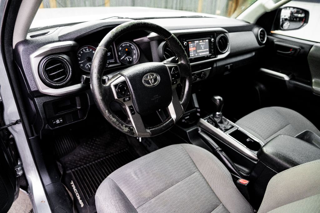 2017 Toyota Tacoma SR5 photo