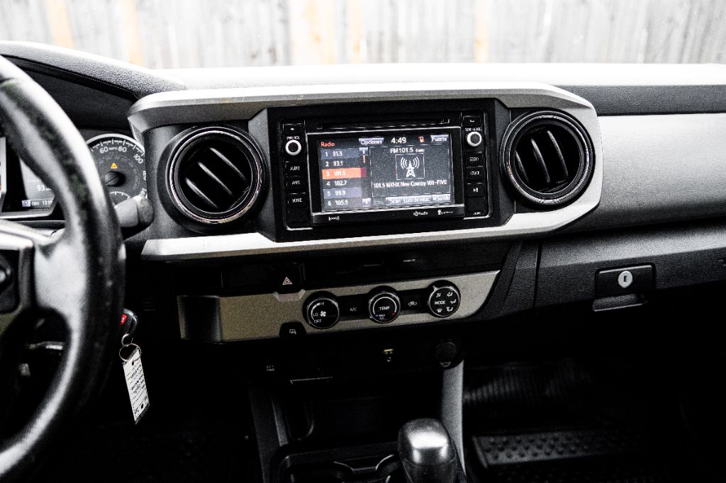 2017 Toyota Tacoma SR5 photo