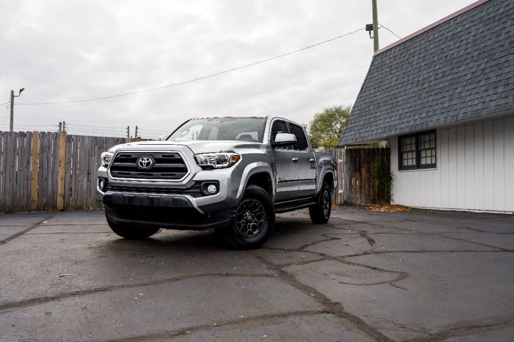 2017 Toyota Tacoma SR5 photo