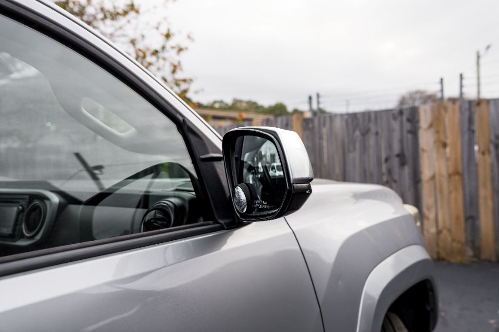 2017 Toyota Tacoma SR5 photo