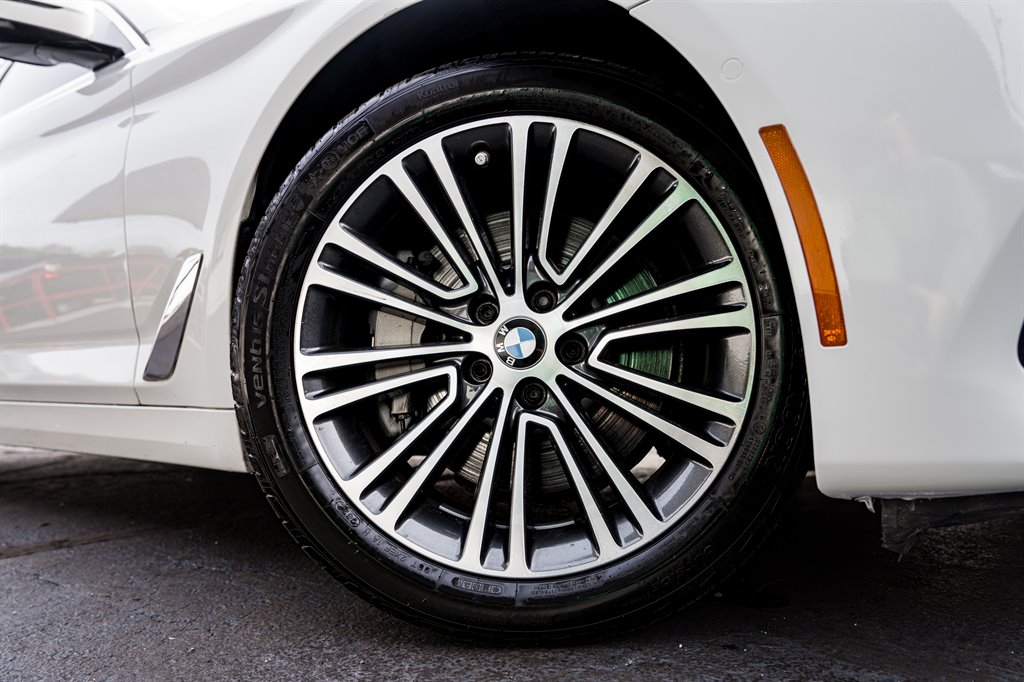 2017 BMW 5-Series 530i photo