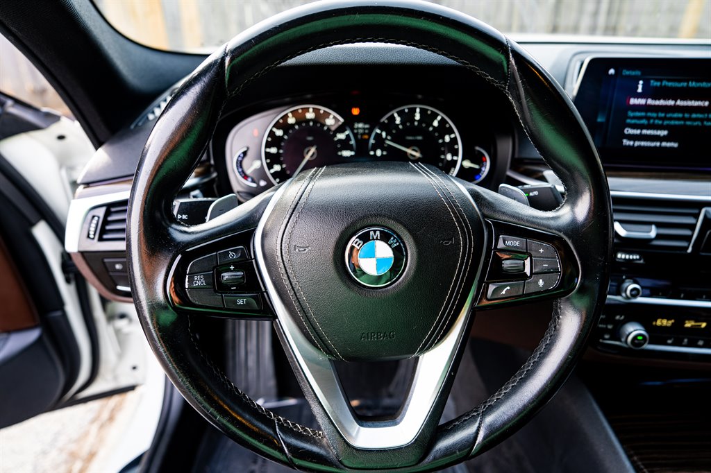 2017 BMW 5-Series 530i photo