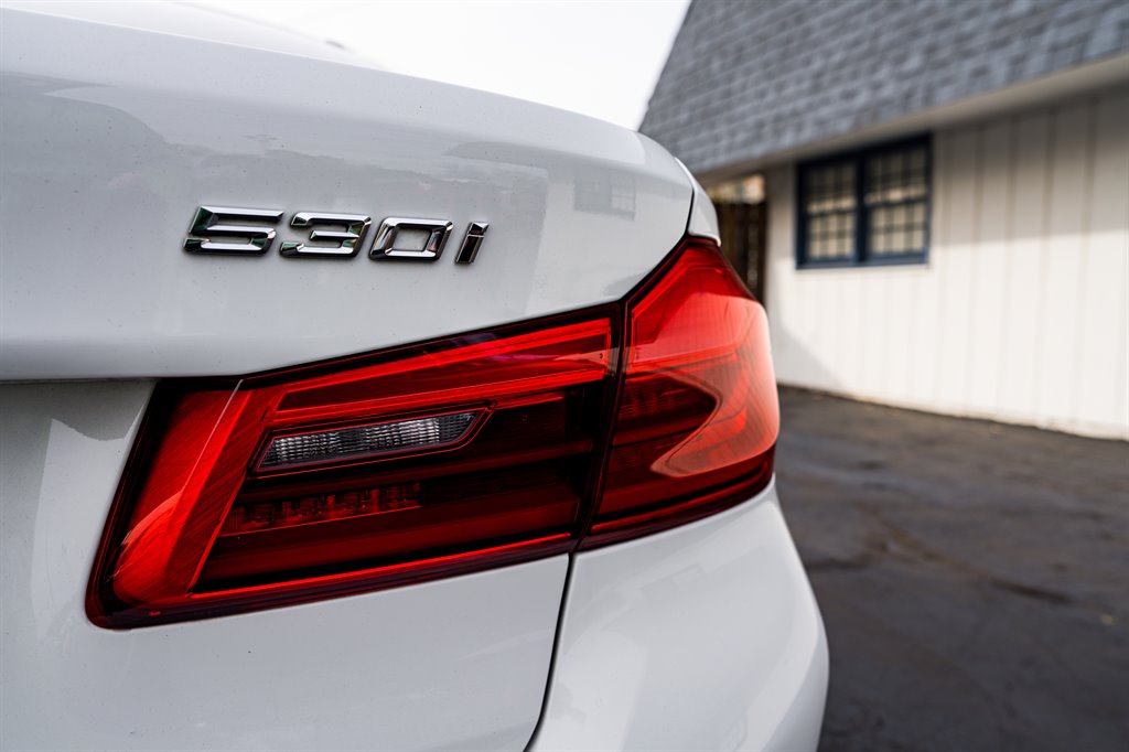 2017 BMW 5-Series 530i photo