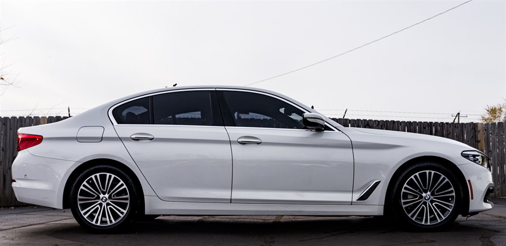 2017 BMW 5-Series 530i photo