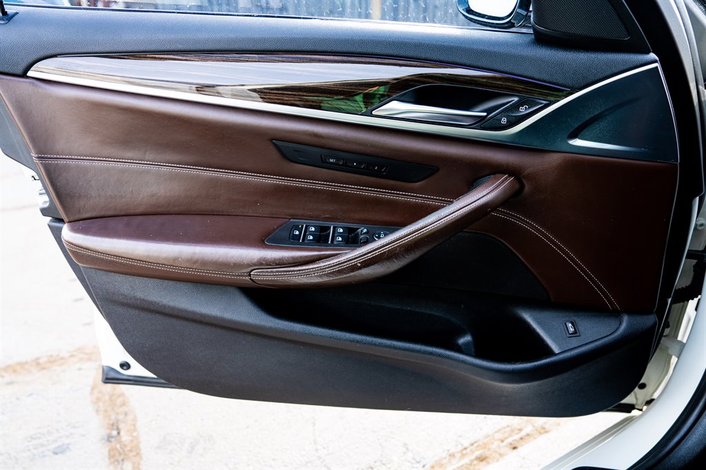 2017 BMW 5-Series 530i photo