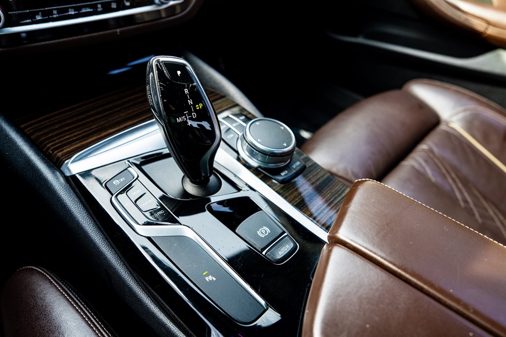 2017 BMW 5-Series 530i photo