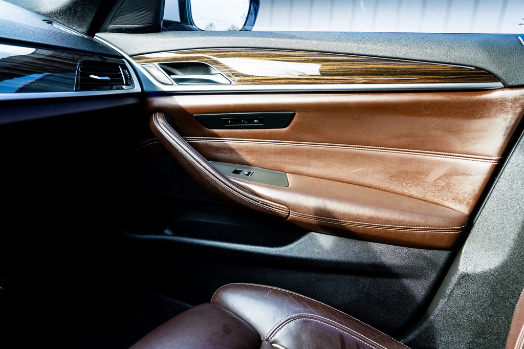 2017 BMW 5-Series 530i photo