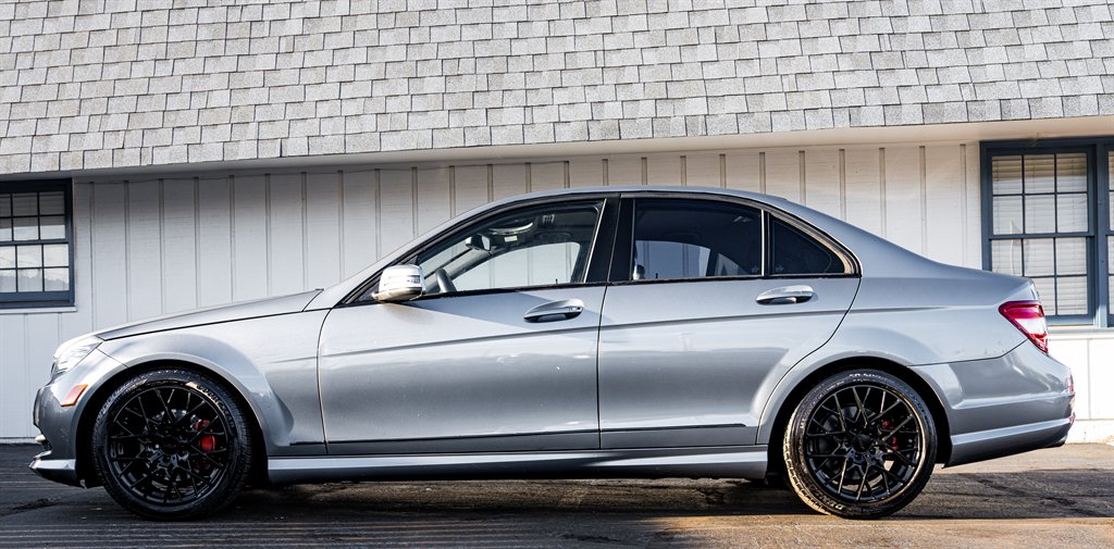 2011 Mercedes-Benz C-Class C300 Luxury photo