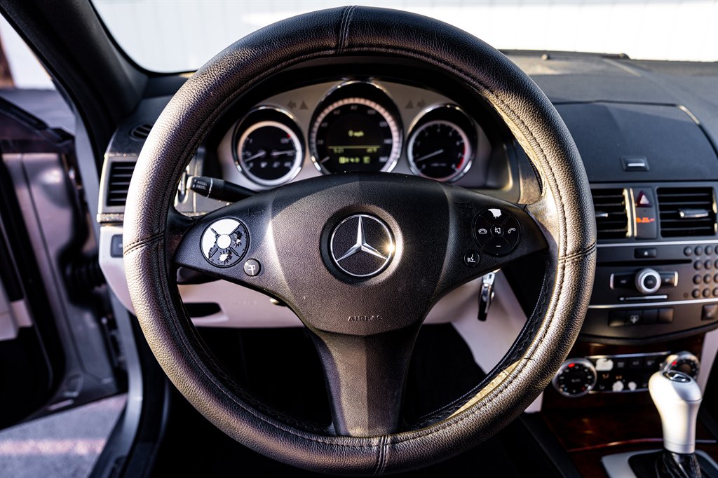 2011 Mercedes-Benz C-Class C300 Luxury photo