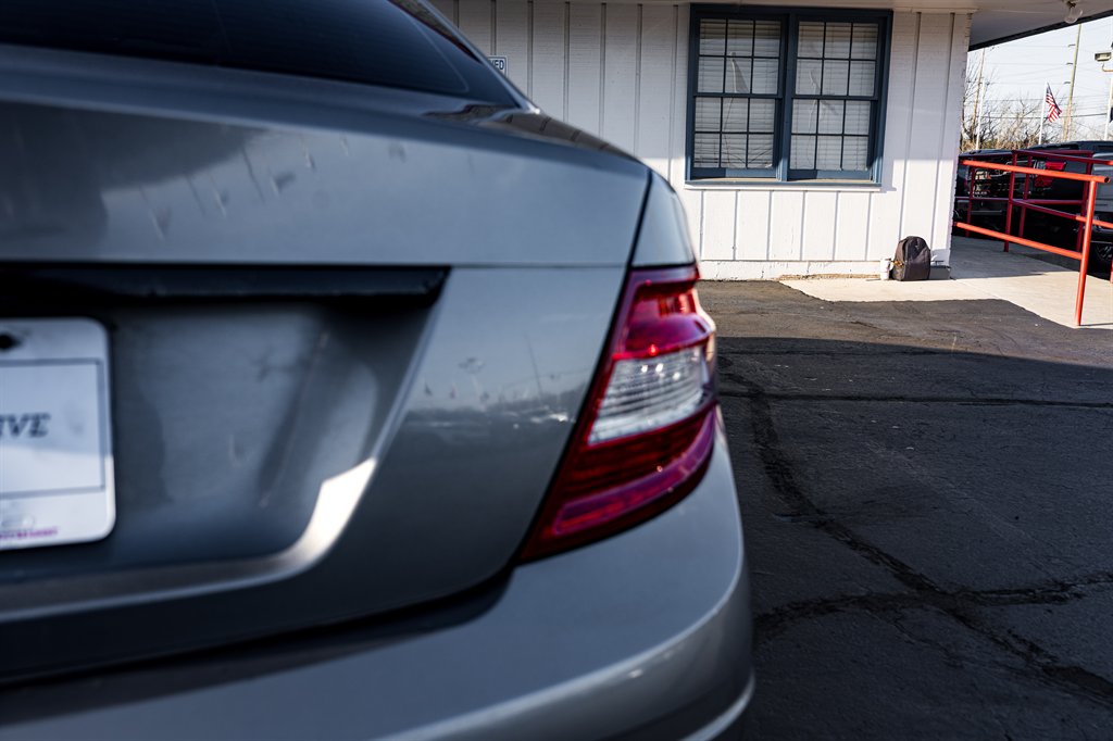 2011 Mercedes-Benz C-Class C300 Luxury photo