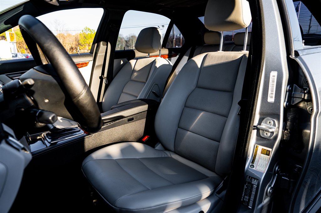 2011 Mercedes-Benz C-Class C300 Luxury photo