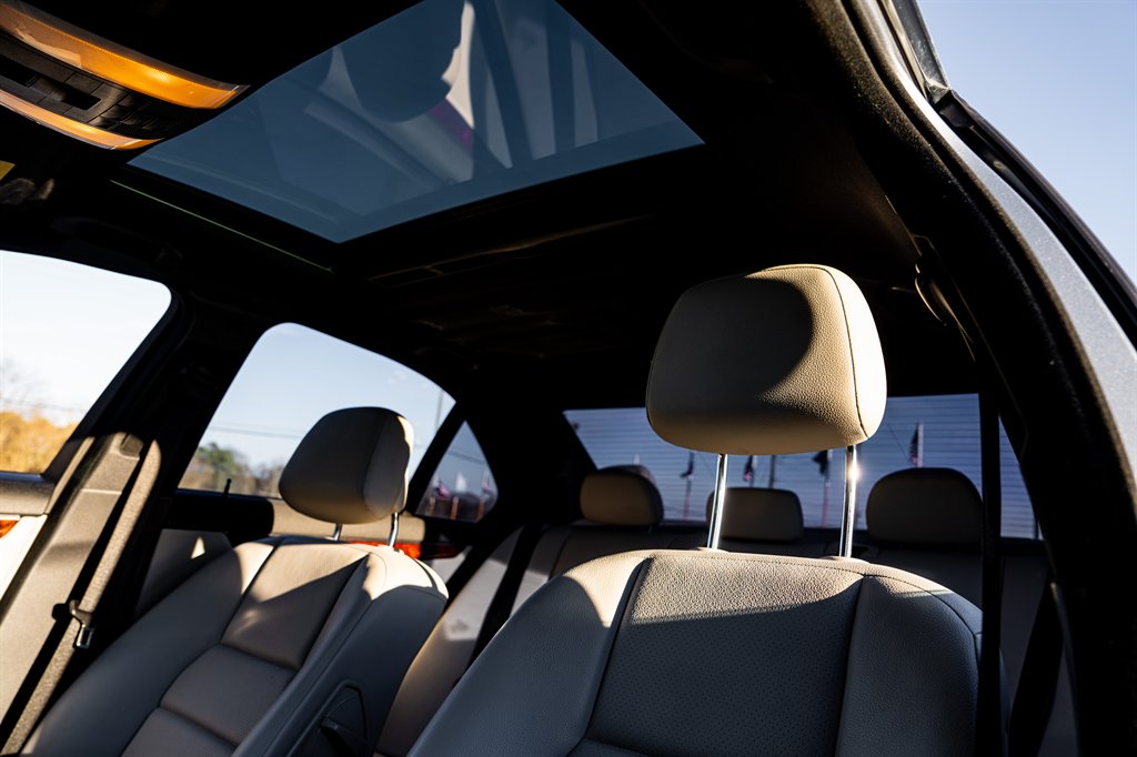 2011 Mercedes-Benz C-Class C300 Luxury photo