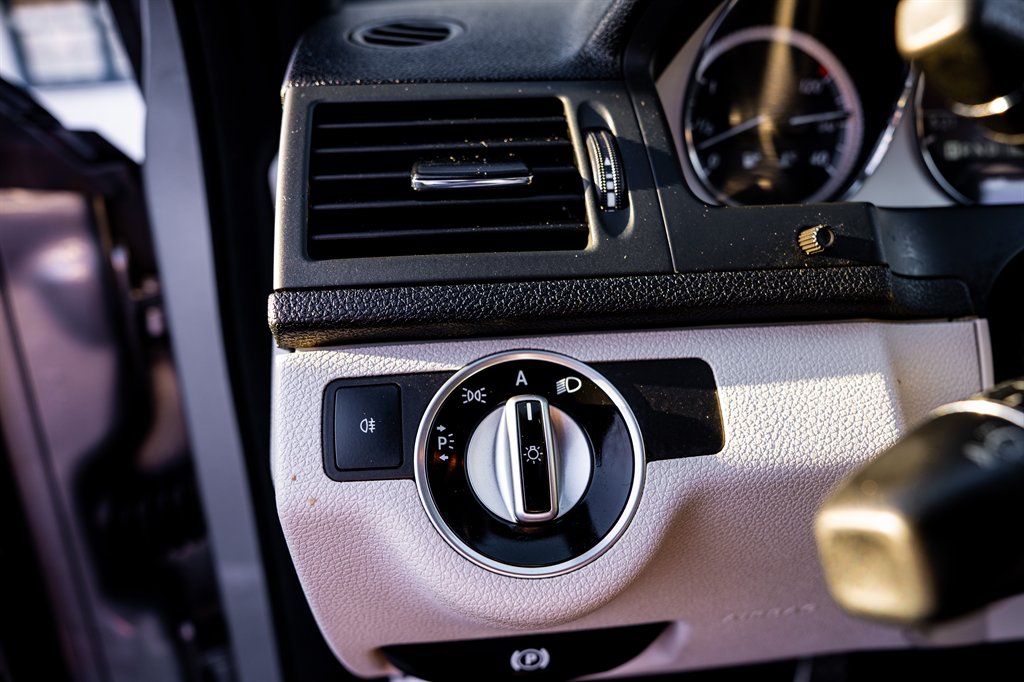2011 Mercedes-Benz C-Class C300 Luxury photo