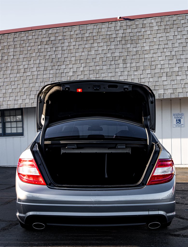 2011 Mercedes-Benz C-Class C300 Luxury photo