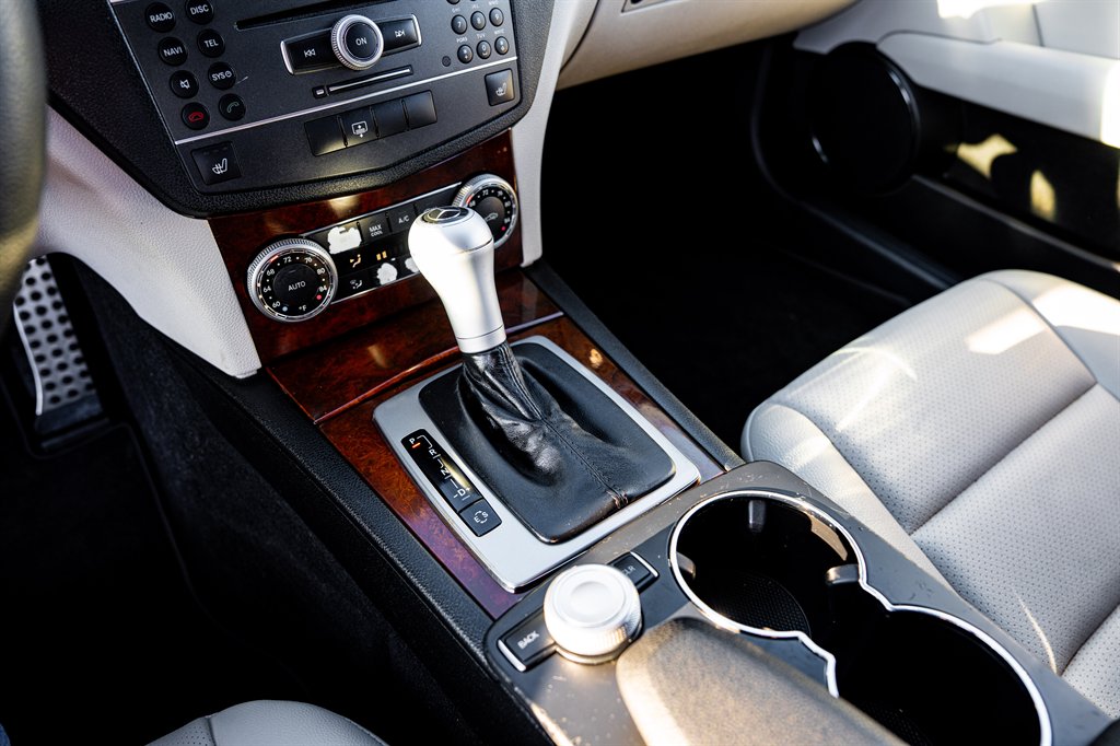 2011 Mercedes-Benz C-Class C300 Luxury photo