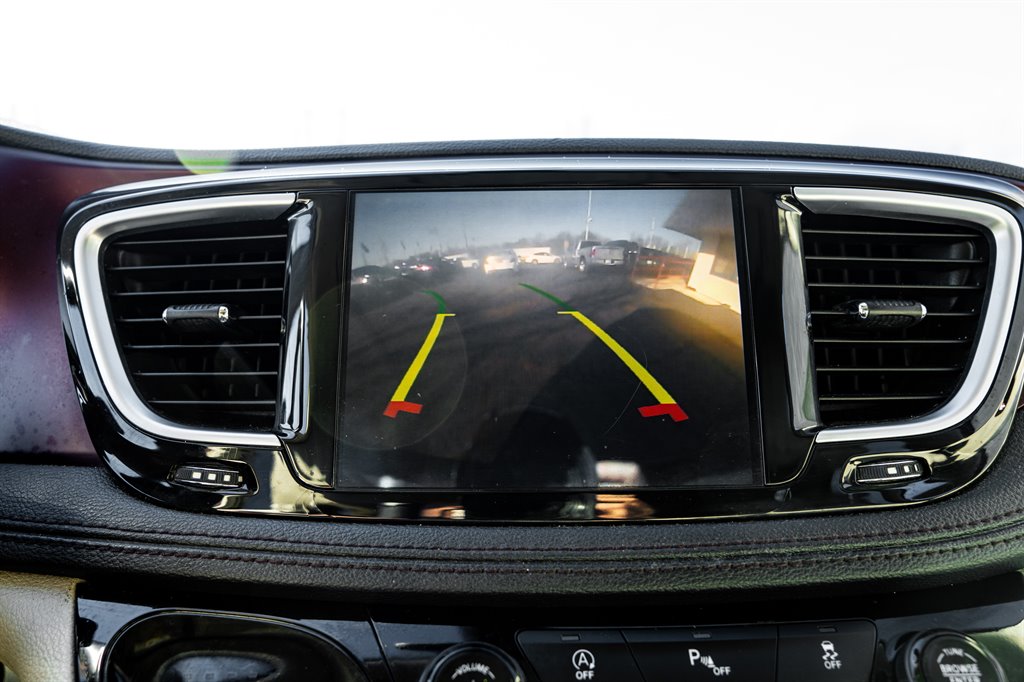 2020 Chrysler Pacifica Limited photo