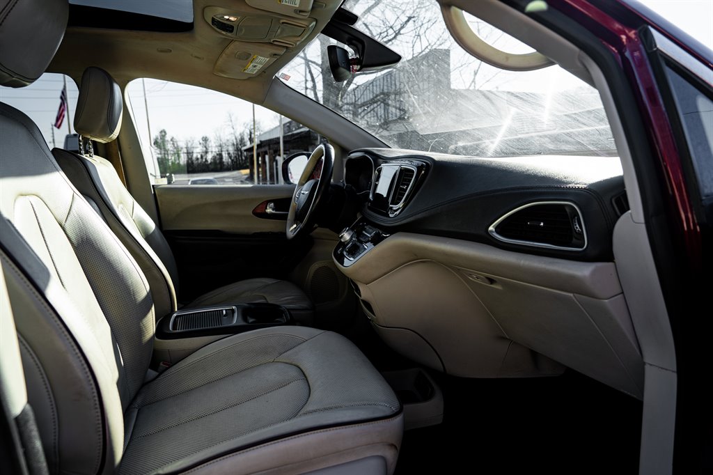 2020 Chrysler Pacifica Limited photo