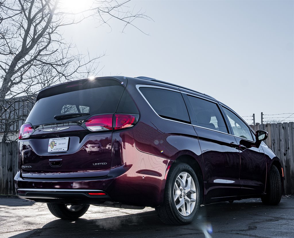 2020 Chrysler Pacifica Limited photo