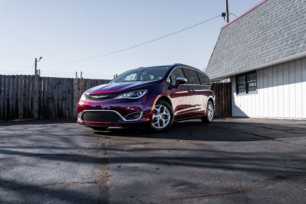 2020 Chrysler Pacifica Limited photo