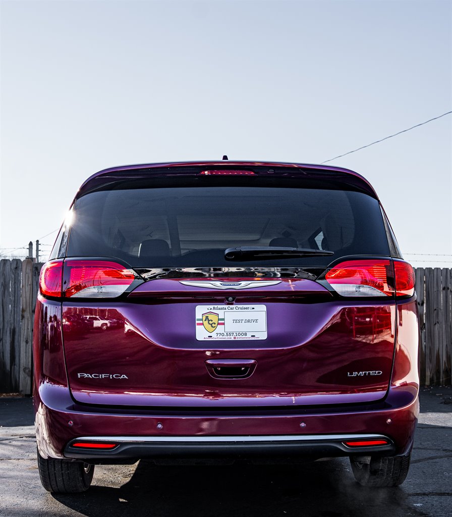 2020 Chrysler Pacifica Limited photo