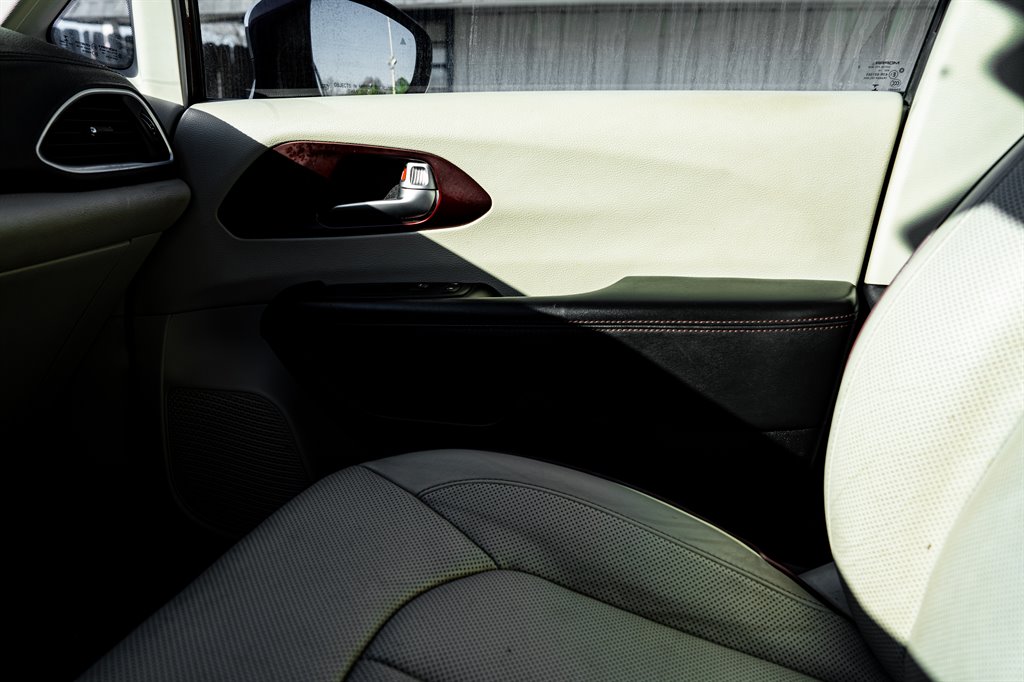 2020 Chrysler Pacifica Limited photo