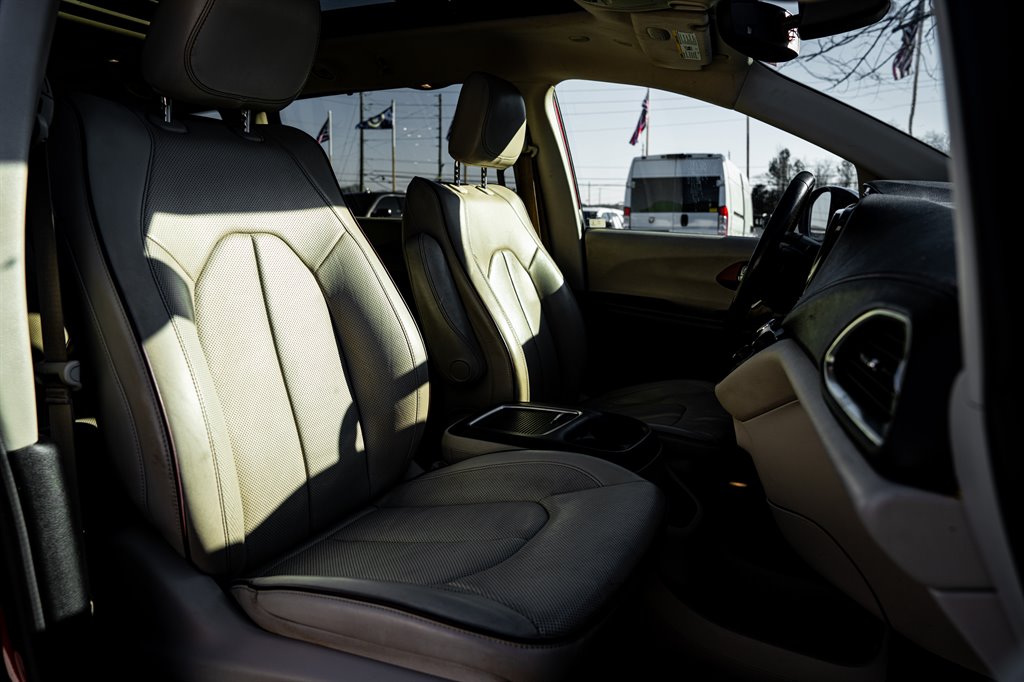 2020 Chrysler Pacifica Limited photo