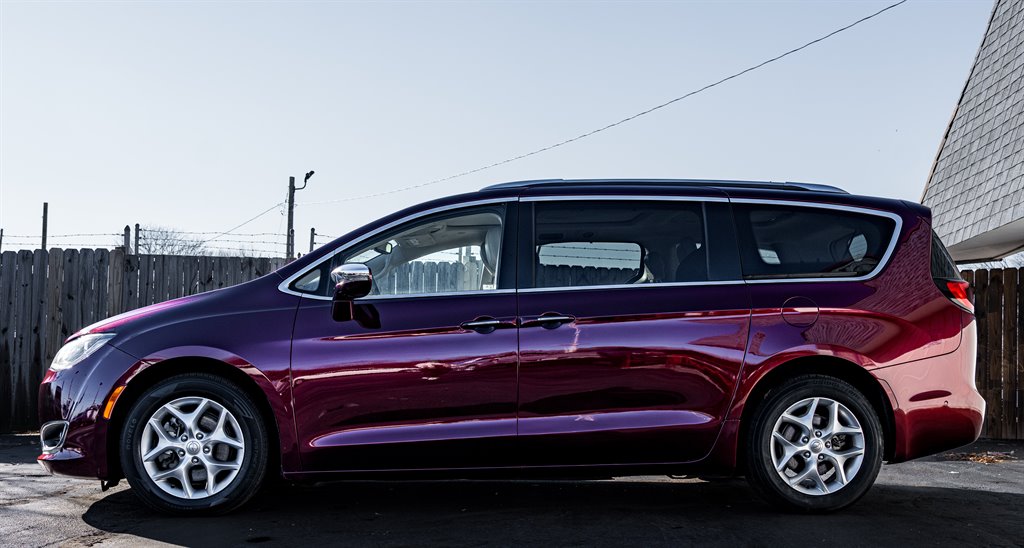 2020 Chrysler Pacifica Limited photo