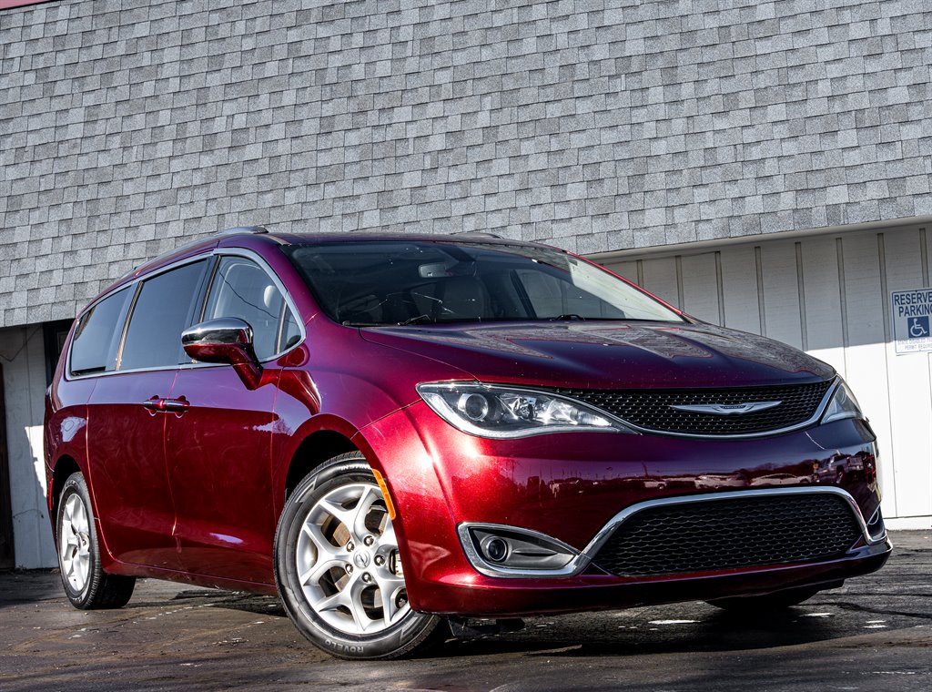 2020 Chrysler Pacifica Limited photo