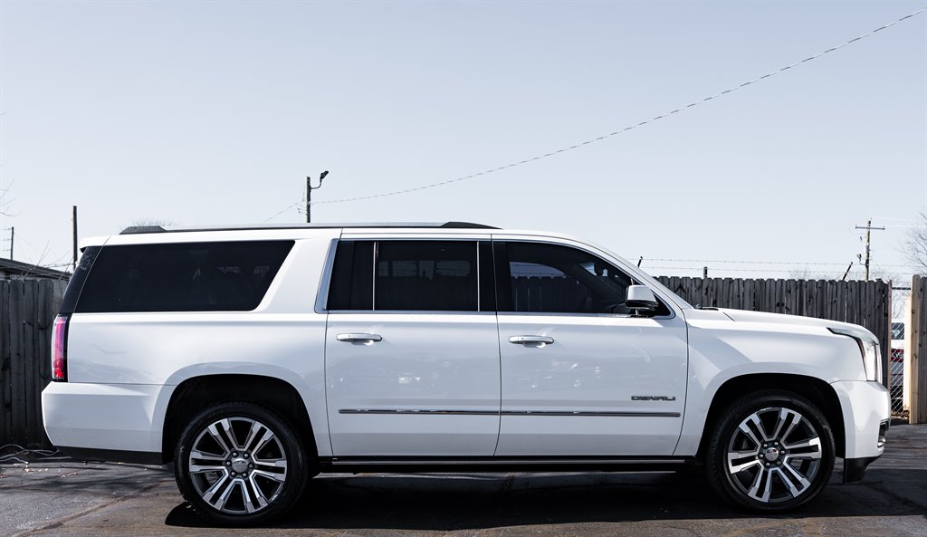 2019 GMC Yukon XL 1500 Denali photo