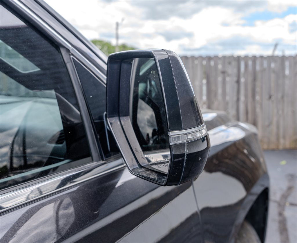2016 Cadillac Escalade Luxury photo