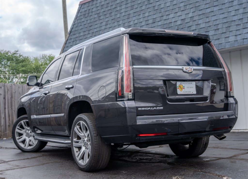 2016 Cadillac Escalade Luxury photo