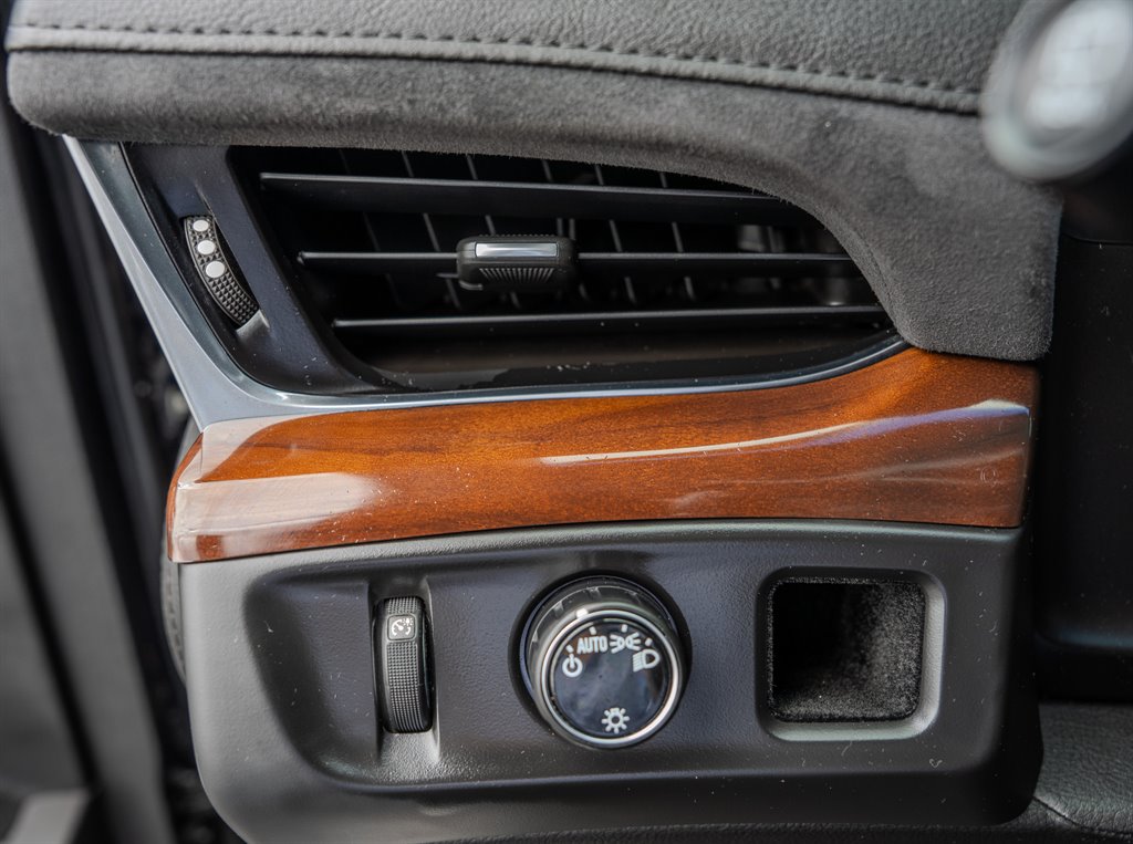 2016 Cadillac Escalade Luxury photo