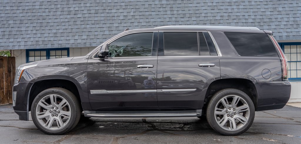 2016 Cadillac Escalade Luxury photo