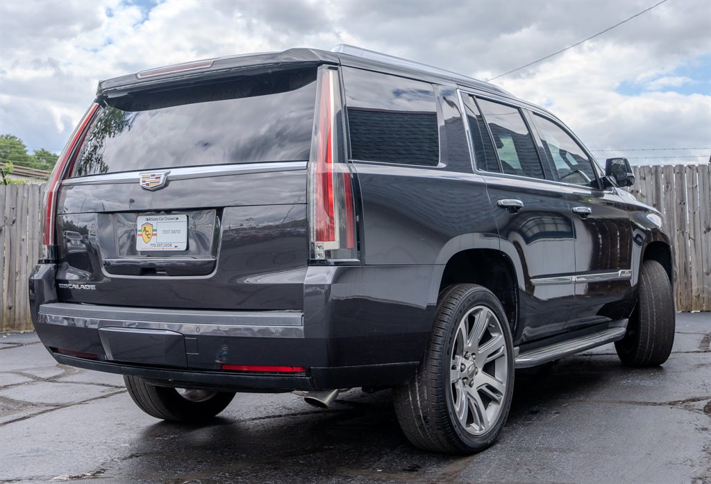 2016 Cadillac Escalade Luxury photo