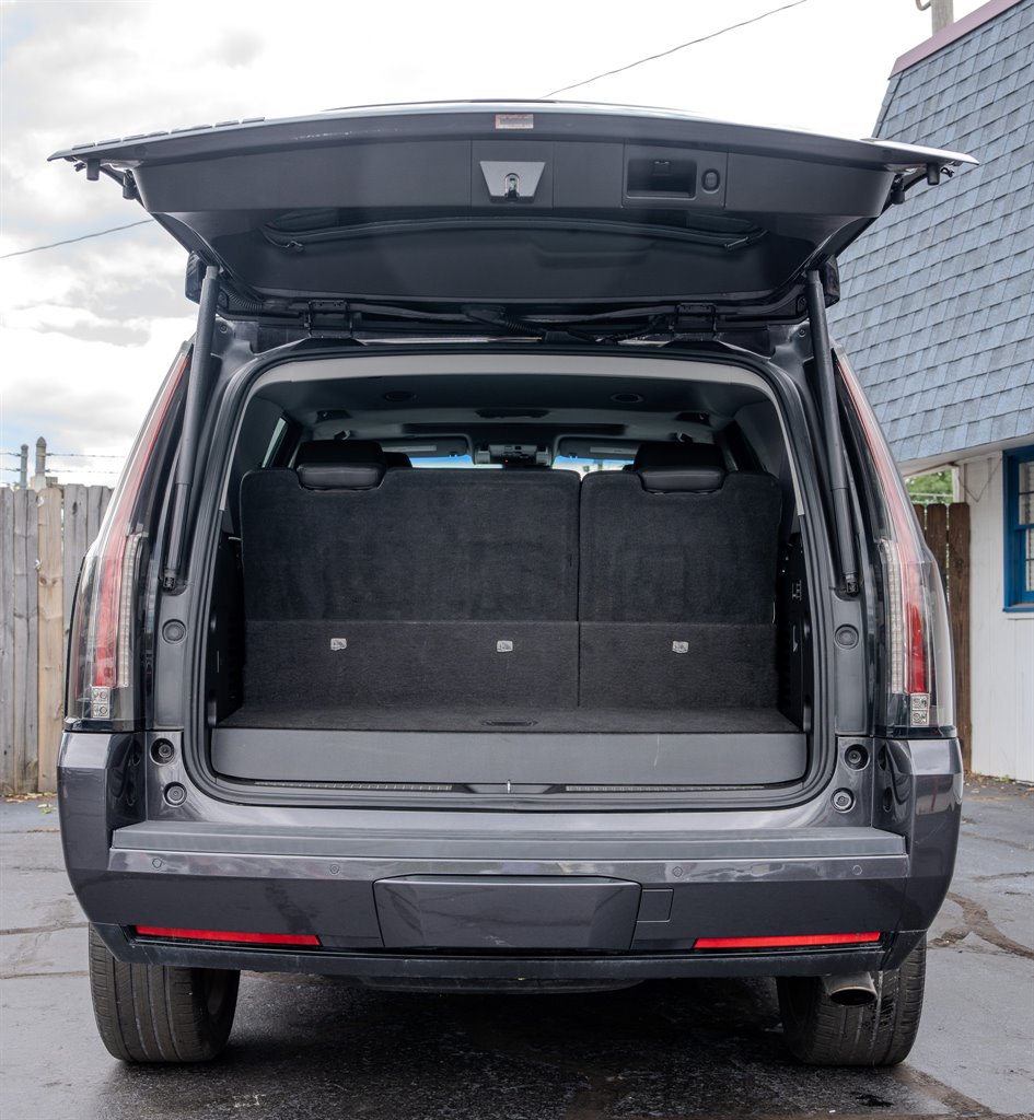 2016 Cadillac Escalade Luxury photo