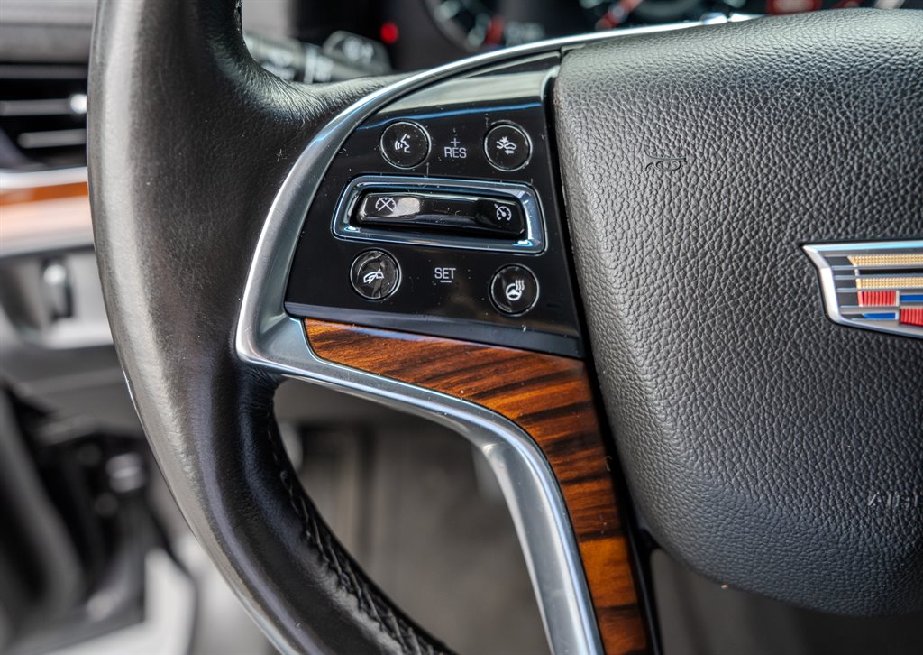 2016 Cadillac Escalade Luxury photo