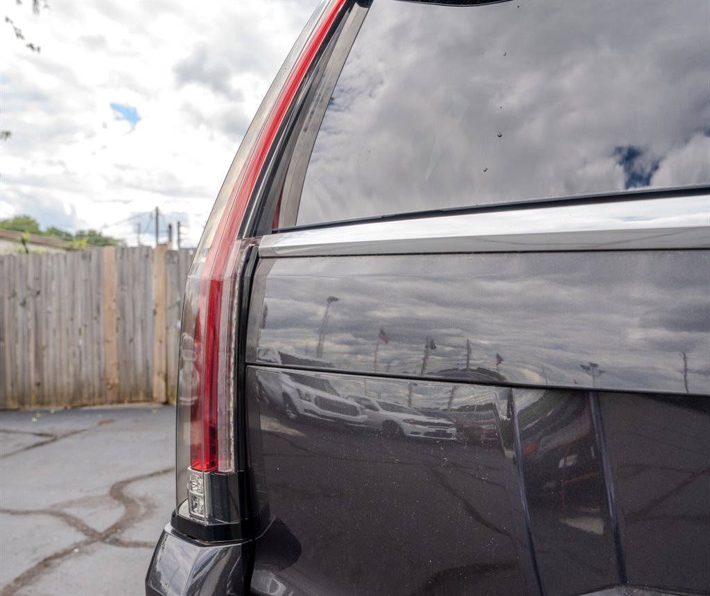 2016 Cadillac Escalade Luxury photo