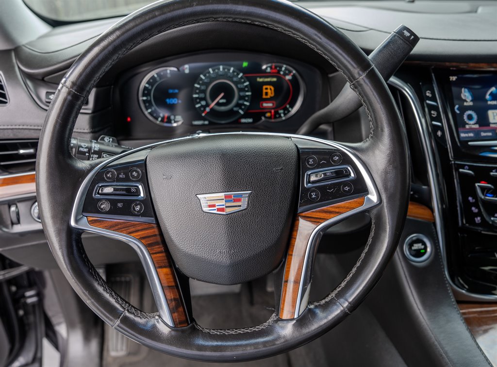 2016 Cadillac Escalade Luxury photo