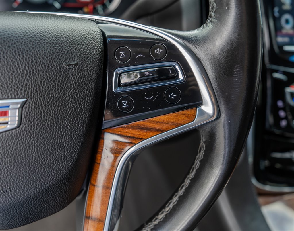 2016 Cadillac Escalade Luxury photo
