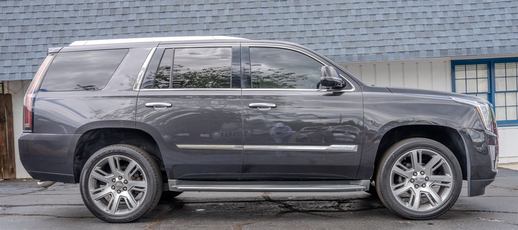 2016 Cadillac Escalade Luxury photo