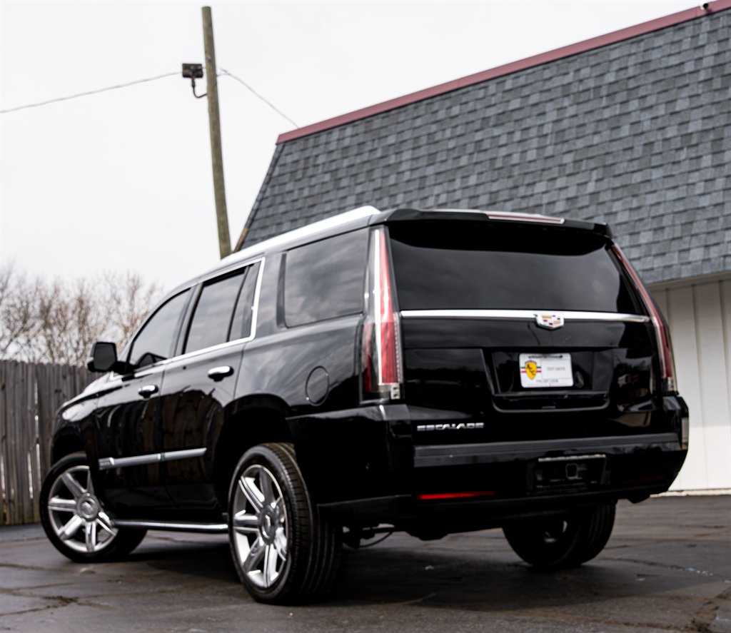 2020 Cadillac Escalade Luxury photo