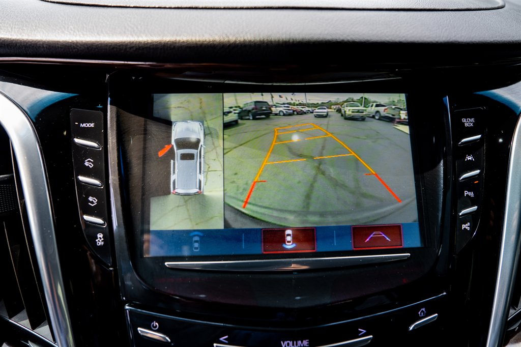2020 Cadillac Escalade Luxury photo