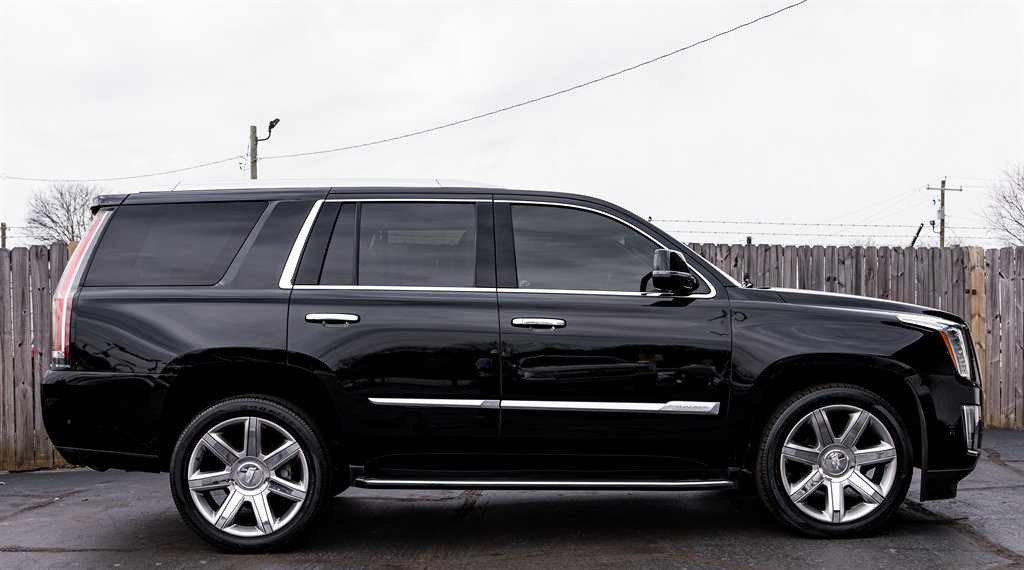 2020 Cadillac Escalade Luxury photo