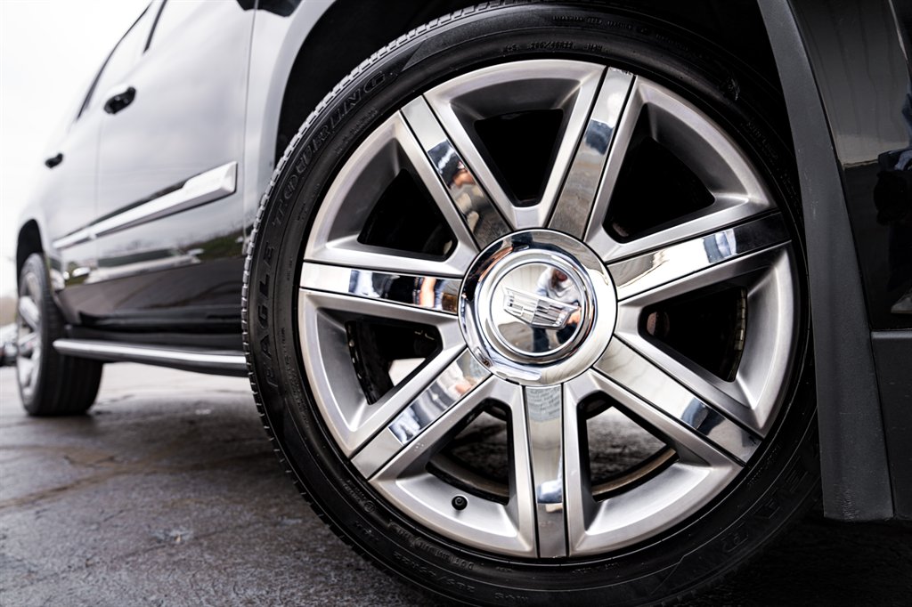 2020 Cadillac Escalade Luxury photo