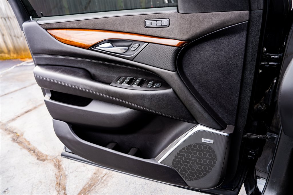 2020 Cadillac Escalade Luxury photo
